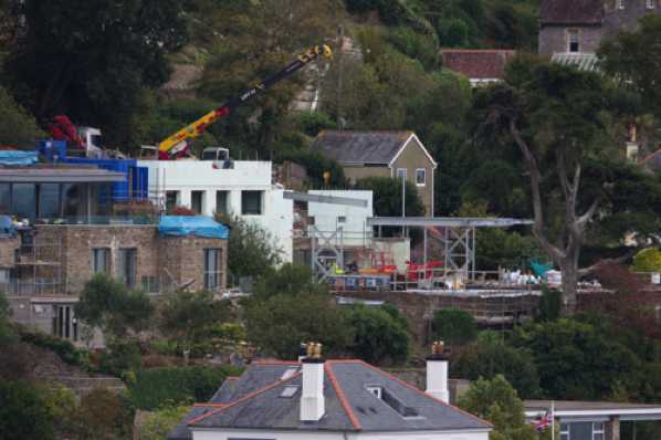 01 October 2020 - 07-35-11
The steels arrive for the next stage of construction at Mayflower Waters in Kingswear
-------------------------------
Kingswear construction.